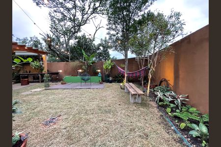 Casa para alugar com 220m², 4 quartos e 2 vagas Casa para alugar com 220m², 4 quartos e 2 vagasJardim / Quintal