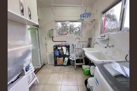 Casa para alugar com 220m², 4 quartos e 2 vagas Casa para alugar com 220m², 4 quartos e 2 vagasÁrea de serviço