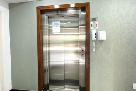 Apartamento à venda com 95m², 3 quartos e 2 vagas Apartamento à venda com 95m², 3 quartos e 2 vagasÁrea comum - Elevador