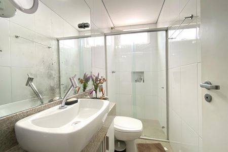 Apartamento à venda com 95m², 3 quartos e 2 vagas Apartamento à venda com 95m², 3 quartos e 2 vagasBanheiro