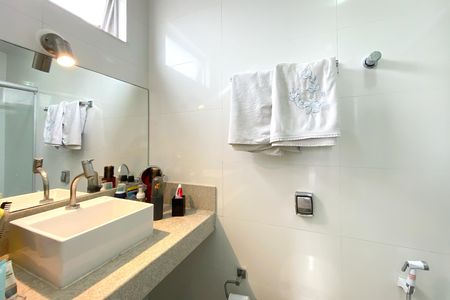 Apartamento à venda com 95m², 3 quartos e 2 vagas Apartamento à venda com 95m², 3 quartos e 2 vagasBanheiro da Suíte