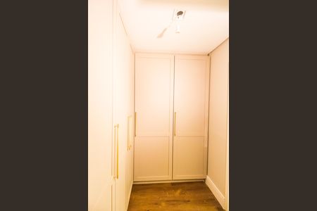 Apartamento à venda com 160m², 3 quartos e 2 vagas Apartamento à venda com 160m², 3 quartos e 2 vagasCloset da suíte