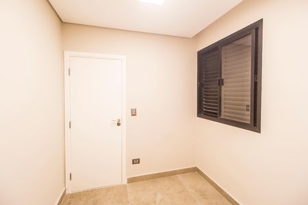 Apartamento à venda com 160m², 3 quartos e 2 vagas Apartamento à venda com 160m², 3 quartos e 2 vagasQuarto de Serviço