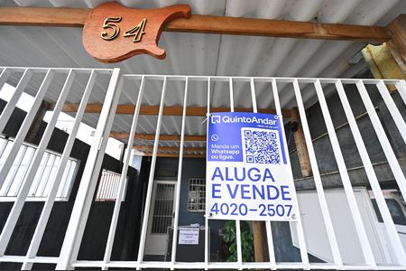 Casa para alugar com 120m², 3 quartos e 1 vagaPlaquinha Aluga e Vende Instalada Cod: COXT-20