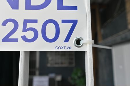 Casa para alugar com 120m², 3 quartos e 1 vagaPlaquinha Aluga e Vende Instalada Cod: COXT-20