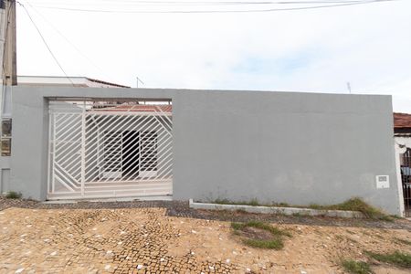 Fachada de casa à venda com 3 quartos, 230m² em Jardim Leonor, Campinas