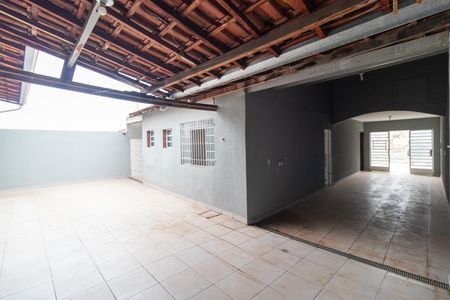 Casa à venda com 230m², 3 quartos e 4 vagas Casa à venda com 230m², 3 quartos e 4 vagasQuintal