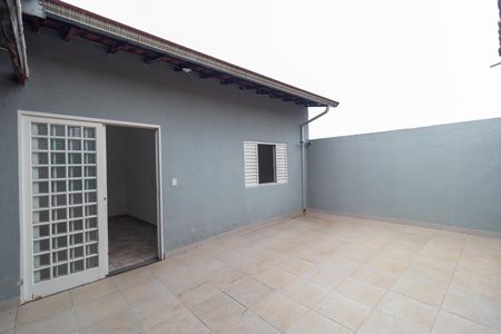 Casa à venda com 230m², 3 quartos e 4 vagas Casa à venda com 230m², 3 quartos e 4 vagasQuintal
