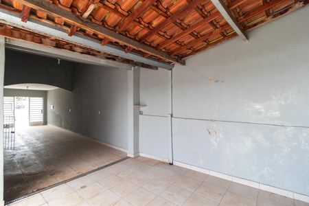 Casa à venda com 230m², 3 quartos e 4 vagas Casa à venda com 230m², 3 quartos e 4 vagasQuintal