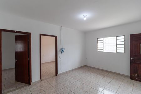 Casa à venda com 230m², 3 quartos e 4 vagas Casa à venda com 230m², 3 quartos e 4 vagasSala da casa 01