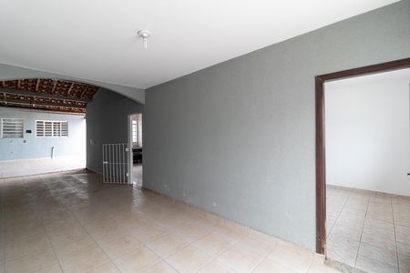 Casa à venda com 230m², 3 quartos e 4 vagas Casa à venda com 230m², 3 quartos e 4 vagasQuintal