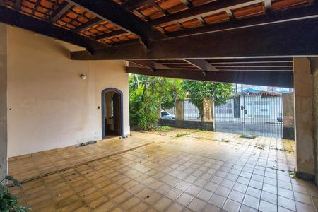 Casa para alugar com 190m², 5 quartos e 10 vagas Casa para alugar com 190m², 5 quartos e 10 vagasGaragem