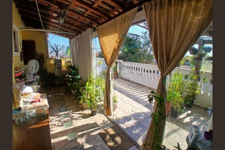 Casa à venda com 120m², 3 quartos e 2 vagas
