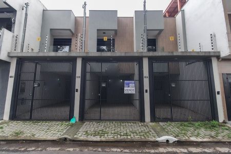 Casa à venda com 76m², 2 quartos e 1 vaga Casa à venda com 76m², 2 quartos e 1 vagaFachada
