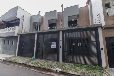 Casa à venda com 76m², 2 quartos e 1 vaga Casa à venda com 76m², 2 quartos e 1 vagaFachada