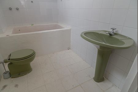 Apartamento à venda com 140m², 1 quarto e sem vaga Apartamento à venda com 140m², 1 quarto e sem vagaBanheiro da Suíte