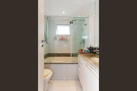 Apartamento à venda com 142m², 3 quartos e 3 vagasBanheiro da Suíte