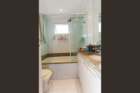 Apartamento à venda com 142m², 3 quartos e 3 vagasBanheiro da Suíte