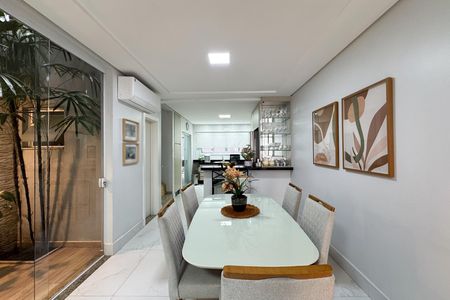 Casa à venda com 171m², 3 quartos e 4 vagas Casa à venda com 171m², 3 quartos e 4 vagasSala de Jantar