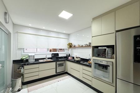 Casa à venda com 171m², 3 quartos e 4 vagas Casa à venda com 171m², 3 quartos e 4 vagasCozinha