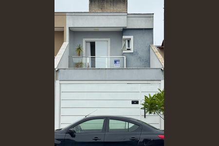 Casa à venda com 171m², 3 quartos e 4 vagas Casa à venda com 171m², 3 quartos e 4 vagasFachada