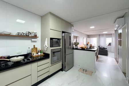 Casa à venda com 171m², 3 quartos e 4 vagas Casa à venda com 171m², 3 quartos e 4 vagasCozinha