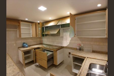 Casa à venda com 214m², 3 quartos e 4 vagas
