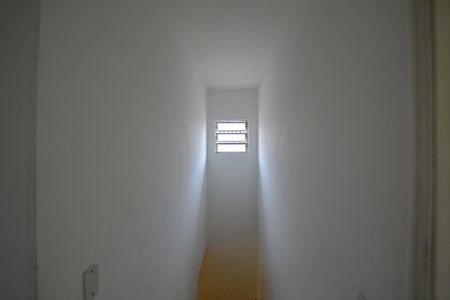 Casa para alugar com 93m², 2 quartos e 2 vagas Casa para alugar com 93m², 2 quartos e 2 vagasEscada acesso da sala