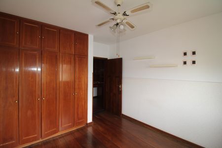 Casa à venda com 160m², 3 quartos e 4 vagasQuarto 2