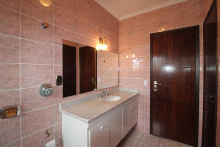 Casa à venda com 160m², 3 quartos e 4 vagasBanheiro