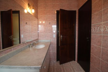 Casa à venda com 160m², 3 quartos e 4 vagasBanheiro