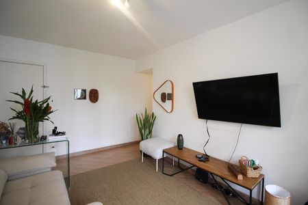 Sala de apartamento para alugar com 3 quartos, 75m² em Moema, São Paulo