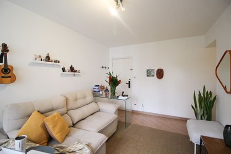 Sala de apartamento para alugar com 3 quartos, 75m² em Moema, São Paulo