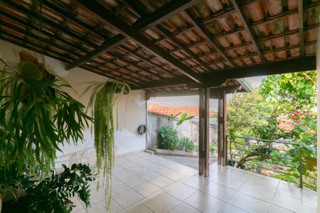 Casa à venda com 120m², 3 quartos e 4 vagas