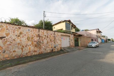 Casa à venda com 120m², 3 quartos e 4 vagas