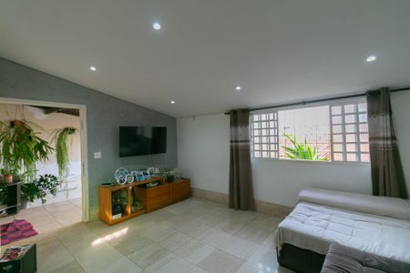 Casa à venda com 120m², 3 quartos e 4 vagas