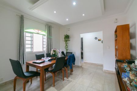 Casa à venda com 120m², 3 quartos e 4 vagas