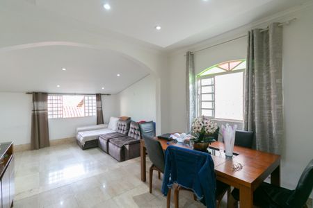 Casa à venda com 120m², 3 quartos e 4 vagas