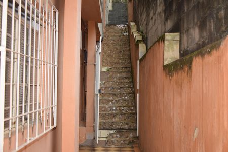 Casa para alugar com 80m², 3 quartos e sem vagaEscada