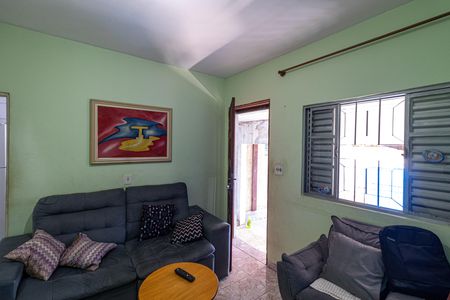 Sala de casa à venda com 2 quartos, 294m² em Jardim Verônia, São Paulo