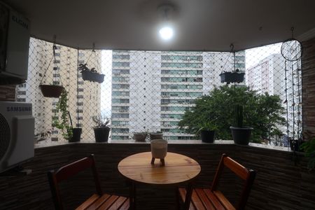 Apartamento para alugar com 74m², 2 quartos e 1 vaga Apartamento para alugar com 74m², 2 quartos e 1 vagaVaranda