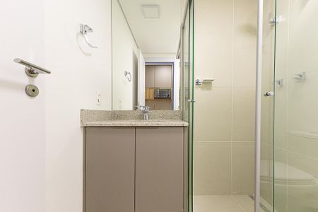 Banheiro de kitnet/studio para alugar com 1 quarto, 26m² em Indianópolis, São Paulo