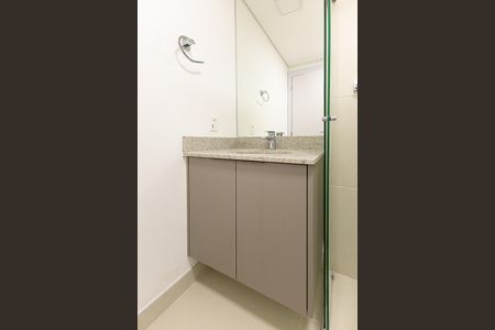 Banheiro de kitnet/studio para alugar com 1 quarto, 26m² em Indianópolis, São Paulo