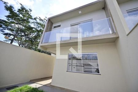 Casa à venda com 87m², 3 quartos e 2 vagasÁrea externa