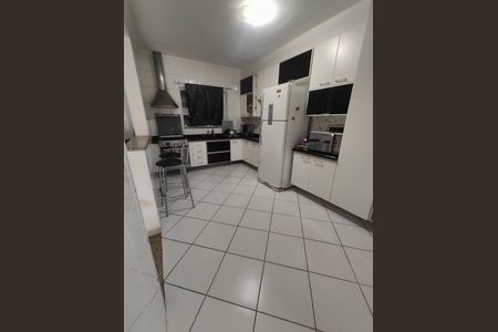 Cozinha de casa à venda com 3 quartos, 180m² em Vila Santo Alberto, Santo André