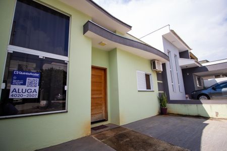 Casa de condomínio para alugar com 98m², 2 quartos e 6 vagas Casa de condomínio para alugar com 98m², 2 quartos e 6 vagasFachada da casa