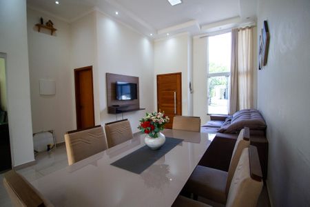 Sala de casa de condomínio para alugar com 2 quartos, 98m² em Loteamento Dinora Rosa, Sorocaba