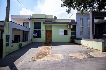 Casa de condomínio para alugar com 98m², 2 quartos e 6 vagas Casa de condomínio para alugar com 98m², 2 quartos e 6 vagasFachada da casa