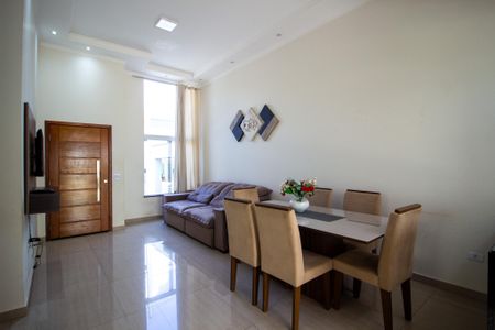 Sala de casa de condomínio para alugar com 2 quartos, 98m² em Loteamento Dinora Rosa, Sorocaba