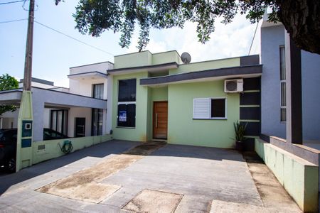 Casa de condomínio para alugar com 98m², 2 quartos e 6 vagas Casa de condomínio para alugar com 98m², 2 quartos e 6 vagasFachada da casa